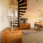 Kampweg 15 *