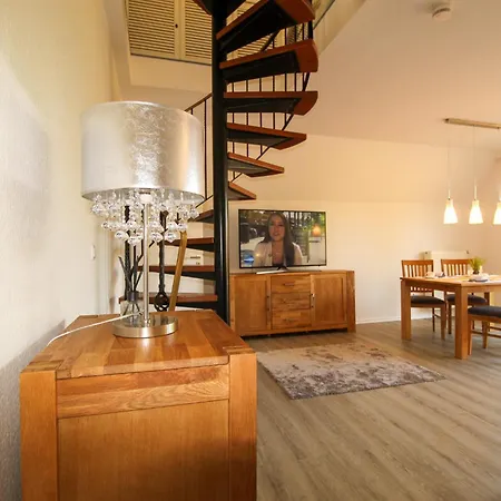 Kampweg 15 *